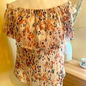 White House Black Market Beautiful off-shoulder blouse.